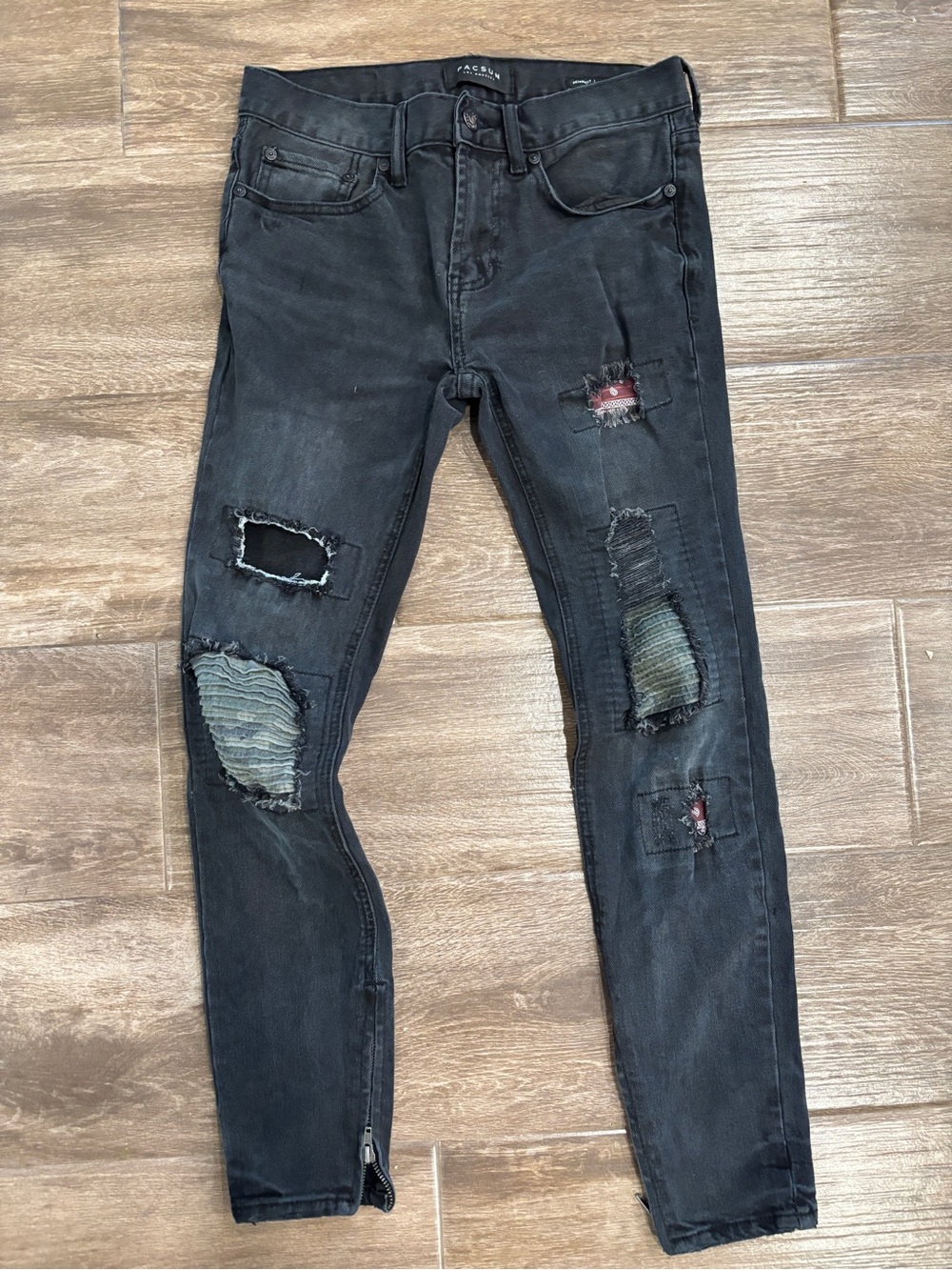 PAC Sun Black Distressed Skinny Jeans with Patch Detail Women’s Sz 29 Grunge